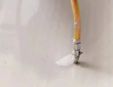 盘县瓷砖空鼓维修公司专业解答在瓷砖铺贴过程中，如果使用的砂料过粗（如全部使用了粗砂），可能会导致以下问题
